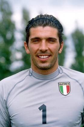 Torwart Gianluigi Buffon (Italien) Fußball Herren Nationalmannschaft 2000, Nationalteam, Nationaltrikot Porträt  