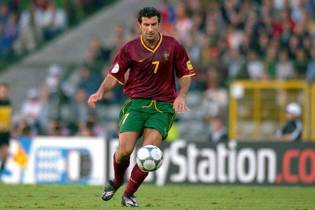 Luis Figo (Portugal) am Ball Fußball EM Herren Europameisterschaft 2000, Länderspiel, Nationalmannschaft, Nationalteam, Nationaltrikot Einzelbild König Baudouin Stadion Brüssel  