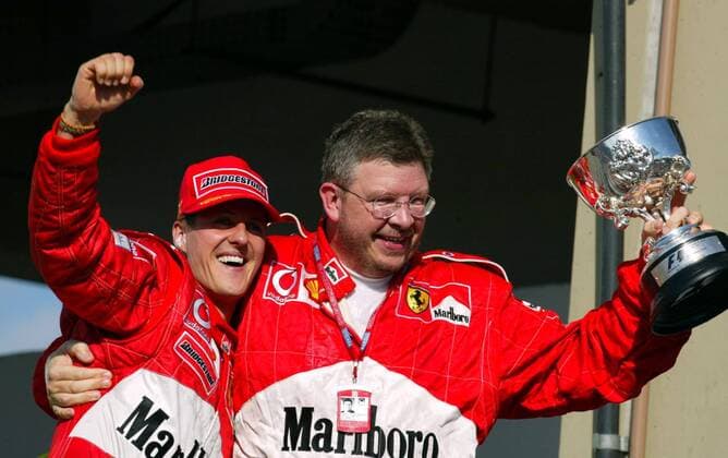Michael Schumacher (li., Deutschland) und Technikdirektor Ross Brawn (England beide Ferrari) jubeln Motorsport Grand Prix Herren Großer Preis von Brasilien 2002, Formel 1 Weltmeisterschaft, F1, F, GP, WM, Vdig Gruppe Sao Paulo Interlagos Freude,