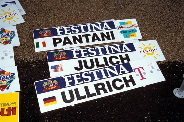 Namensschilder dreier Tourfavoriten: Marco Pantani (Italien Mercatone Uno), Bobby Julich (USA Cofidis) und Jan Ullrich (Deutschland Team Deutsche Telekom) Radsport Herren Tour de France 1998, Uhrenhersteller, Festina, Werbung, Reklame, Verkauf, Fanartikel, Artikel Einzelbild Dublin