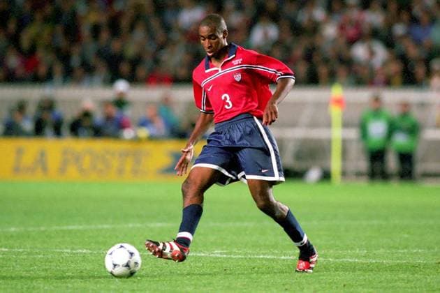 Eddie Pope (USA) am Ball Fußball WM Herren Weltmeisterschaft 1998, Gruppenspiel, Gruppe F, Länderspiel Einzelbild Stade Parc des Princes, Prinzenpark-Stadion Paris Dynamik,