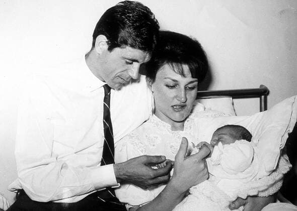 Der ehemalige Milan-Spieler Cesare Maldini (li.) mit seiner Frau Maria Luisa und Sohn Paolo Maldini Fußball Herren Serie A 1968 1969, 1. Italienische Liga, AC Mailand Gruppe Mailand