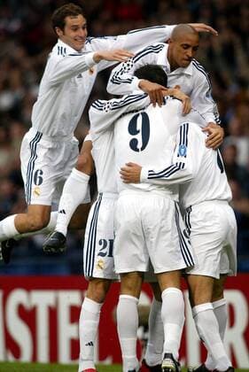 Torjubel Real, u. a.: Ivan Helguera (li.) und Roberto Carlos Fußball EC 1 Herren Champions League 2001 2002, Real Madrid, Finale, Endspiel Gruppe Hampden Park Glasgow Freude, Begeisterung