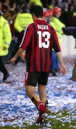 Michael Ballack (Leverkusen) enttäuscht Fußball EC 1 Herren Champions League 2001 2002, Finale, Endspiel, Bayer 04 Leverkusen Einzelbild Hampden Park Glasgow Enttäuschung,