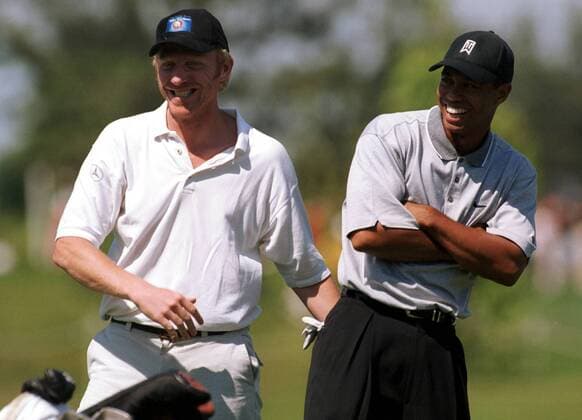 Boris Becker (li., Deutschland) scherzt mit Eldrick Tiger Woods (USA) Golf Herren Deutsche Bank SAP Open 2002, TPC of Europe, Golfen, Profigolf, Golfprofi, Golfprofis, Profi, Profis, Gruppe St. Leon-Rot Heidelberg Freude, Kameradschaft,