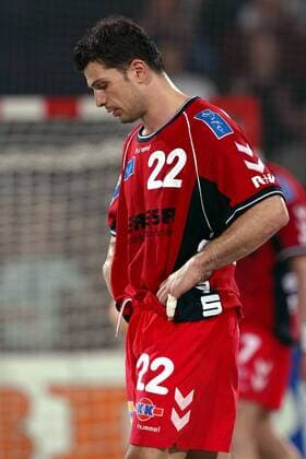 Dragan Skrbic (Nordhorn) enttäuscht Handball 1. BL Herren Saison 2001 2002, Kiel - HSG Nordhorn 27:22 Einzelbild Ostseehalle Kiel Enttäuschung,