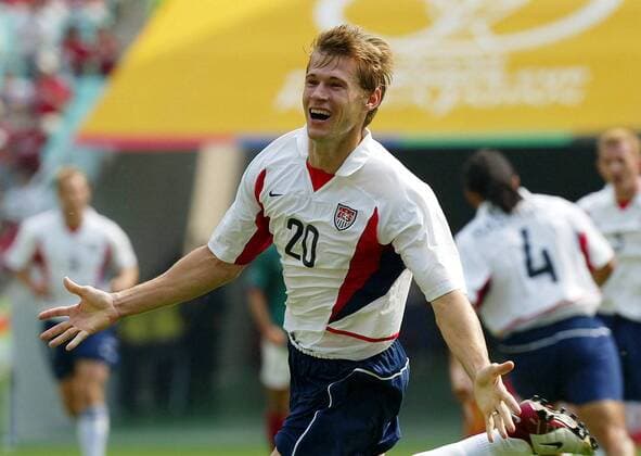 Brian McBride (USA) - Torjubel Fußball WM Herren Weltmeisterschaft 2002, Länderspiel, Achtelfinale, Nationalmannschaft, Nationalteam, Nationaltrikot Einzelbild WorldCupStadium Jeonju Freude,