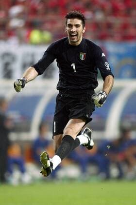 Torwart Gianluigi Buffon (Italien) - Torjubel Fußball WM Herren Weltmeisterschaft 2002, Länderspiel, Achtelfinale, Nationalmannschaft, Nationalteam, Vdig Einzelbild WorldCupStadium Daejeon Höhe Freude, Begeisterung,