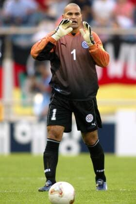 Torwart Jose Luis Chilavert (Paraguay) gibt Anweisungen Fußball WM Herren Weltmeisterschaft 2002, Länderspiel, Achtelfinale, Nationalmannschaft, Nationalteam, Vdig Einzelbild Jeju WorldCupStadium Seogwipo