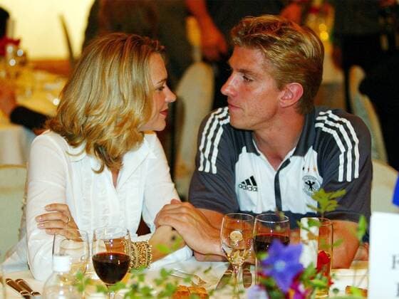 Marko Rehmer (re.) mit Ehefrau Daniela (beide Deutschland) - immer noch verliebt Fußball WM Herren Weltmeisterschaft 2002, Nationalmannschaft, Nationalteam, Finale, Endspiel, Bankett, Empfang, Vdig Gruppe Yokohama