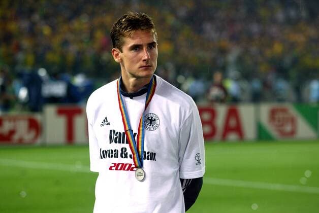 Miroslav Klose (Deutschland) enttäuscht Fußball WM Herren Weltmeisterschaft 2002, Länderspiel, Finale, Endspiel, Nationalmannschaft, Nationalteam, Vdig, quer, Einzelbild International Stadium Yokohama Leere, Enttäuschung,