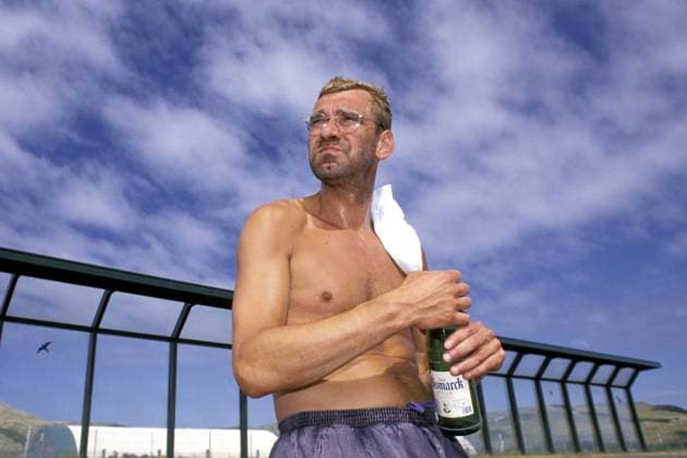 Torwart Andreas Thiel (Deutschland) genießt das schöne Wetter auf Sylt Handball OS Sommer Herren Olympische Sommerspiele 1992, Olympia, Olympiade, Spiele, Vorbereitung, Trainingslager, Einzelbild Sylt