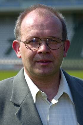 Betreuer Klaus Borchert (Lübeck) Fußball 2. BL Herren Saison 2002 2003, VfB Lübeck, Vorstellung, Präsentation, Pressetermin, Porträttermin Porträt Stadion an der Lohmühle Lübeck