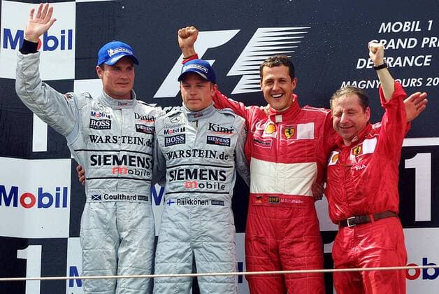 Siegerehrung, v.li. David Coulthard (Schottland), Kimi Räikkönen (Finnland beide McLaren-Mercedes), der alte und neue Weltmeister Michael Schumacher (Deutschland) und sein Teamchef Jean Todt (Frankreich beide Ferrari) Motorsport Grand Prix Herren Großer Preis von Frankreich 2002, Formel 1 Weltmeisterschaft, F1, F, GP, WM, Vdig Gruppe Circuit de Nevers Magny-Cours Freude,
