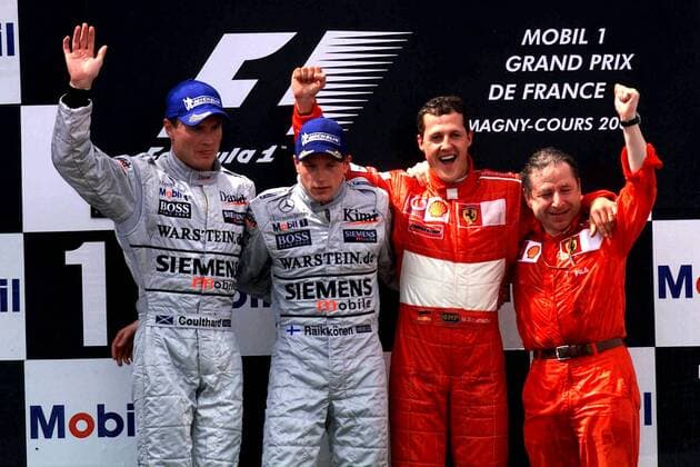 Siegerehrung, v.li. David Coulthard (Schottland), Kimi Räikkönen (Finnland beide McLaren-Mercedes), der alte und neue Weltmeister Michael Schumacher (Deutschland) und sein Teamchef Jean Todt (Frankreich beide Ferrari) Motorsport Grand Prix Herren Großer Preis von Frankreich 2002, Formel 1 Weltmeisterschaft, F1, F, GP, WM, Vdig Gruppe Circuit de Nevers Magny-Cours Freude,