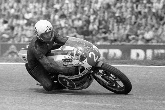 Dieter Braun (Deutschland) auf seiner Yamaha Motorsport WM Herren Weltmeisterschaft 1975, Motorrad, Motorradrennen, Motorradrennsport, Motorradsport, Vsw, Vneg, Einzelbild Hockenheimring Hockenheim