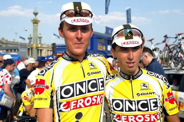 Jörg Jaksche (li., Deutschland) und Joseba Beloki (Spanien beide Once-Eroski) Radsport Herren Tour de France 2002, Radrennsport, Straßenradsport, Straßenradrennsport, Radrennen, Straßenrennen, Gruppe Champs-Elysees, Elysee, 20. Etappe, Paris,