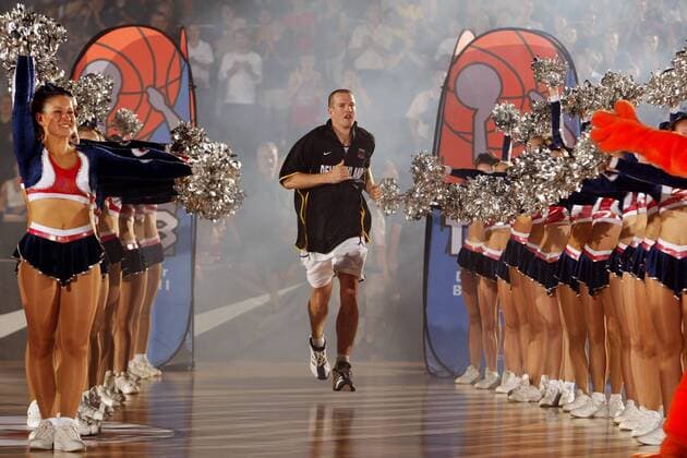 Henrik Rödl (Deutschland) - Einmarsch Basketball Länderspiel Herren Super-Cup 2002, Supercup, Länderspiel, Nationalmannschaft, Nationalteam, Nationaltrikot Totale Volkswagenhalle Braunschweig
