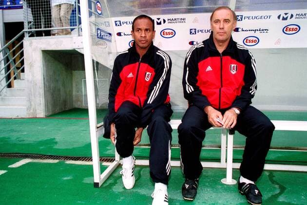 Fußball, Trainerhistorie FC Fulham von 1904 bis heute Trainer Jean Tigana (li.) und Co-Trainer Christian Damiano (beide Fulham) Fußball Herren UI-Cup 2002 2003, UIC, UEFA-Intertoto, Vneg Gruppe Stade Auguste Bonal Montbeliard  