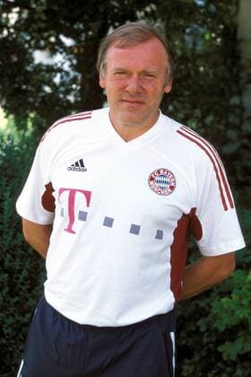 Trainer Hermann Gerland (Bayern Amateure) Fußball Herren Regionalliga Süd 2002 2003, 3. Liga, Vorstellung, Präsentation, Pressetermin, Porträttermin, Vdia Porträt München
