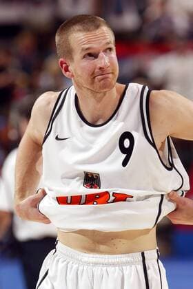 Henrik Rödl (Deutschland) verzweifelt Basketball WM Herren Weltmeisterschaft 2002, Länderspiel, Halbfinale, Nationalmannschaft, Nationalteam, Nationaltrikot Einzelbild Conseco Fieldhouse Indianapolis Enttäuschung,