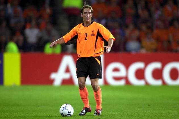 Fernando Ricksen (Niederlande) am Ball Fußball Länderspiel Herren Europameisterschaftsqualifikation 2002, Länderspiel, Nationalmannschaft, Nationalteam Einzelbild PhilipsStadion Eindhoven