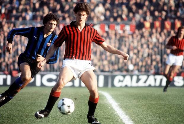 Fulvio Collovati (Milan, re.) am Ball Fußball Herren Serie A 1978 1979, 1. Italienische Liga, AC Mailand - Internazionale Mailand 1:0, Inter Gruppe Stadio Giuseppe Meazza, San Siro Mailand Dynamik