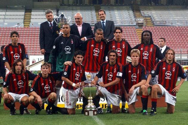 BerlusconiCup, Milan mit dem Pokal, hinten v.l.: Trainer Carlo Ancelotti, Vizepräsident und Ligapräsident Serie A Adriano Galliani, Funktionär; Mitte: Rui Costa, Torwart Dida, Rivaldo, Marco Borriello, Clarence Seedorf; vorn: Andrea Pirlo... Fußball Herren Saisonvorbereitung 2002 2003, BerlusconiCup, Serie A, 1.italienische Liga, AC Mailand Totale Mailand