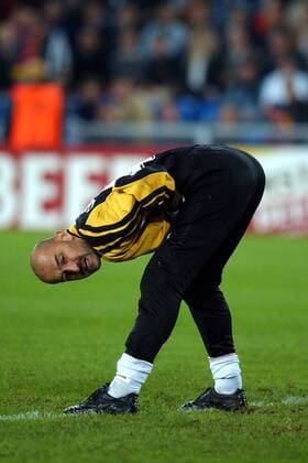 Torwart Stanislav Cherchessov (Spartak) hält sich auf dem Platz warm Fußball EC 1 Herren Champions League 2002 2003, Basel - Spartak Moskau 2:0 Einzelbild Basel