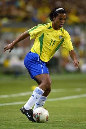 Ronaldinho (Brasilien) am Ball Fußball WM Herren Weltmeisterschaft 2002, Länderspiel, Achtelfinale, Nationalmannschaft, Nationalteam, Nationaltrikot Einzelbild Kobe Dynamik,