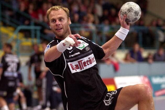 Olafur Stefansson (SCM) - Siebenmeter Handball 1. BL Herren Saison 2002 2003, Minden - SC Gladiators Magdeburg 34:37 Einzelbild Minden