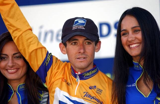 Roberto Heras Hernandez (Spanien US Postal) verteidigt sein Goldenes Führungstrikot Radsport Herren Vuelta a Espana 2002, Spanienrundfahrt, Radrennsport, Straßenradsport, Straßenradrennsport, Gruppe Aviles - Leon