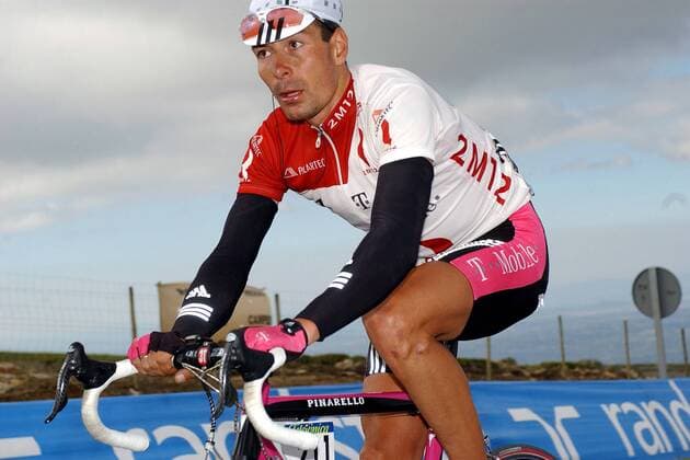 Erik Zabel (Deutschland Team Telekom) im Trikot des Punktbesten Radsport Herren Vuelta a Espana 2002, Spanienrundfahrt, Radrennsport, Straßenradsport, Straßenradrennsport, Einzelbild 18. Etappe: Salamanca - Estacion