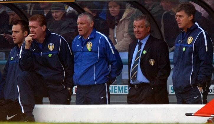 Fußball, Trainerhistorie, Leeds United Leeds UFC Bank v.re.: Assistenztrainer Brian Kidd, Trainer Terry Venables, Co-Trainer Eddie Gray, X, Physiotherapeut Dave Hancock Fußball Herren English Premier League 2002 2003, 1. Englische Liga, Leeds United FC, Vdig Gruppe Leeds