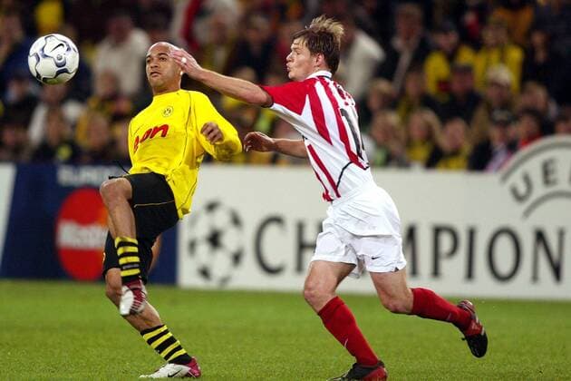Johann Vogel (re., Eindhoven) gegen Leonardo Dede (BVB) Fußball EC 1 Herren Champions League 2002 2003, Borussia Dortmund - PSV Eindhoven 1:1, Gruppe Westfalenstadion Dortmund Dynamik,