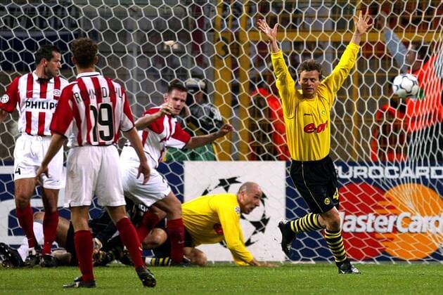 Christian Wörns (re.) jubelt nach dem 1:0 durch Jan Koller (2. v. re., beide BVB) Fußball EC 1 Herren Champions League 2002 2003, Borussia Dortmund - PSV Eindhoven 1:1 Gruppe Dortmund Freude,