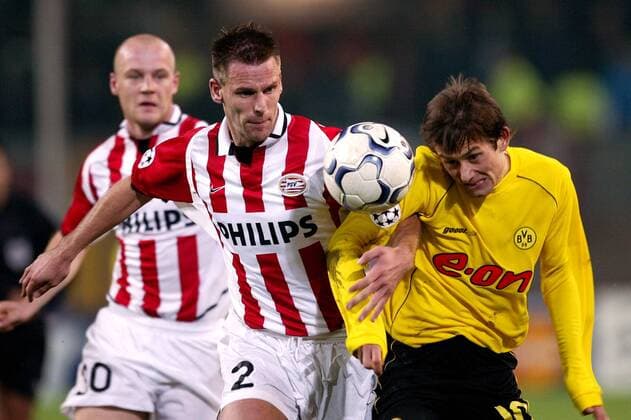Tomas Rosicky (re., BVB) gegen Andre Ooijer (Eindhoven) Fußball EC 1 Herren Champions League 2002 2003, Borussia Dortmund - PSV Eindhoven 1:1 Gruppe Dortmund Dynamik,