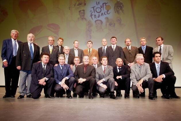 Toursieger der vergangenen Jahre hi.v.li.: Ferdi Kübler, Charly Gaul, Federico Bahamontes, Jan Ullrich, Roger Walkowiak, Lance Armstrong, Eddy Merckx, Bjarne Riis, Bernard Thevenet, Laurent Fignon, Greg Lemond, Bernard Hinault, vorn: Lucien Aimar ... Radsport Herren Vorschau 2002 Tour de France 2003, Radrennsport, Straßenradsport, Radrennen, Vdig Totale