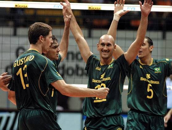Jubel Brasilien, v. li.: Endres Gustavo, Giba, Nalbert Bitencourt, Henrique Zech Randow Volleyball WM Herren Weltmeisterschaft 2002, Länderspiel, Nationalmannschaft, Nationalteam, Halbfinale Gruppe Orfeo Superdomo Buenos Aires Freude,  