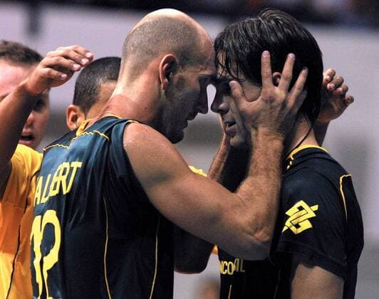 Nalbert Bitencourt (li.) und Giba (beide Brasilien) - Jubel Volleyball WM Herren Weltmeisterschaft 2002, Länderspiel, Nationalmannschaft, Nationalteam, Halbfinale Gruppe Orfeo Superdomo Buenos Aires  