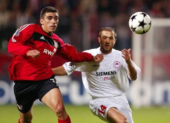 Lucio (Leverkusen, li.) gegen Dimitrios Mavrogenidis (Piräus) Fußball EC 1 Herren Champions League 2002 2003, Bayer 04 Leverkusen - Olympiakos Piräus 2:0 Gruppe BayArena Leverkusen Dynamik,