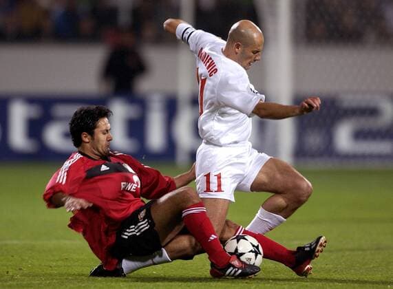 Predrag Djordjevic (Piräus, re.) gegen Yildiray Bastürk (Leverkusen) Fußball EC 1 Herren Champions League 2002 2003, Bayer 04 Leverkusen - Olympiakos Piräus 2:0 Gruppe BayArena Leverkusen Dynamik, Kampf,