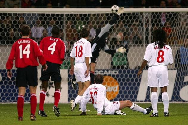 Juan (Leverkusen) erzielt das 1:0 Fußball EC 1 Herren Champions League 2002 2003, Bayer 04 Leverkusen - Olympiakos Piräus 2:0 Gruppe BayArena Leverkusen