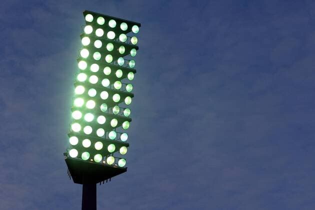 Fußball, Stadiongeschichte FC Erzgebirge Aue Flutlichtmast im Erzgebirgstadion in Aue Fußball 1. BL Herren Ligapokal 2002 2003, Ligacup, Liga-Pokal, Cup, Einzelbild Aue