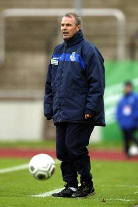 Interimstrainer Bernard Dietz (Duisburg) Fußball 2. BL Herren Saison 2002 2003, MSV Duisburg Einzelbild Duisburg