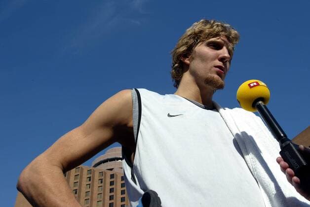 Dirk Nowitzki (Deutschland) im RTL-Interview Basketball WM Herren Weltmeisterschaft 2002, Nationalmannschaft, Nationalteam Einzelbild Indianapolis