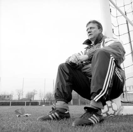 Fußballlegende Bernard Lacombe (Frankreich), langjähriger Spieler und Cheftrainer bei Olympique Lyonnais Fußball Herren Shooting 2002, Fotoshooting, Fototermin, privat Einzelbild  