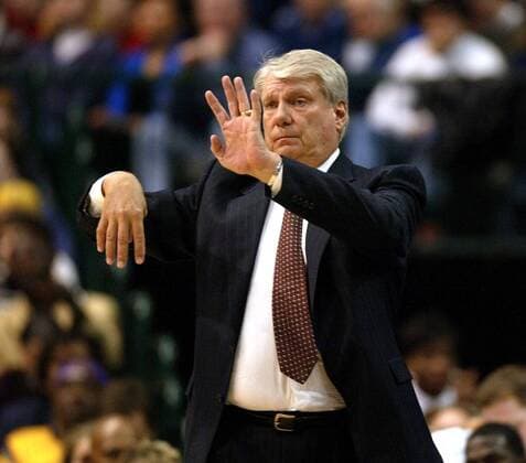 Head-Coach Don Nelson (Dallas) gibt Anweisungen Basketball Herren NBA 2002 2003, Dallas Mavericks Einzelbild AmericanAirlinesArena Dallas