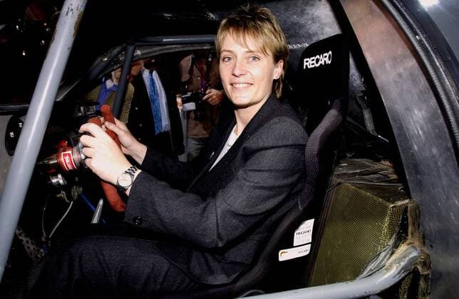 Jutta Kleinschmidt (Deutschland VW) im Cockpit des neuen Volkswagen-Buggy Tarek Motorsport Damen Motor-Show Essen 2002, Motorshow, Messe, Automesse, Ausstellung, Präsentation, Vorstellung, Vdig Einzelbild Show-Center Essen