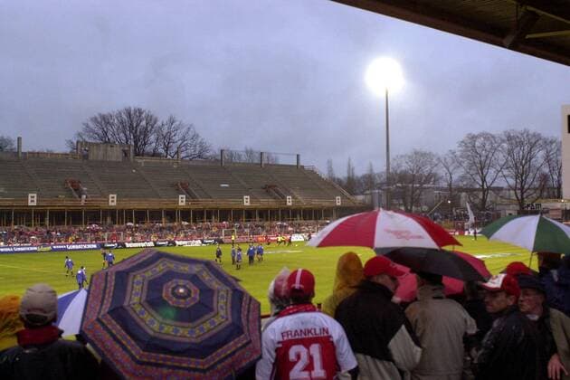 Das Stadion der Freundschaft mit der neuen Gegentribüne Fußball 1. BL Herren Saison 2002 2003, FC Energie Cottbus, Stadion, Fußballstadion, innen, Innenansicht Totale Cottbus